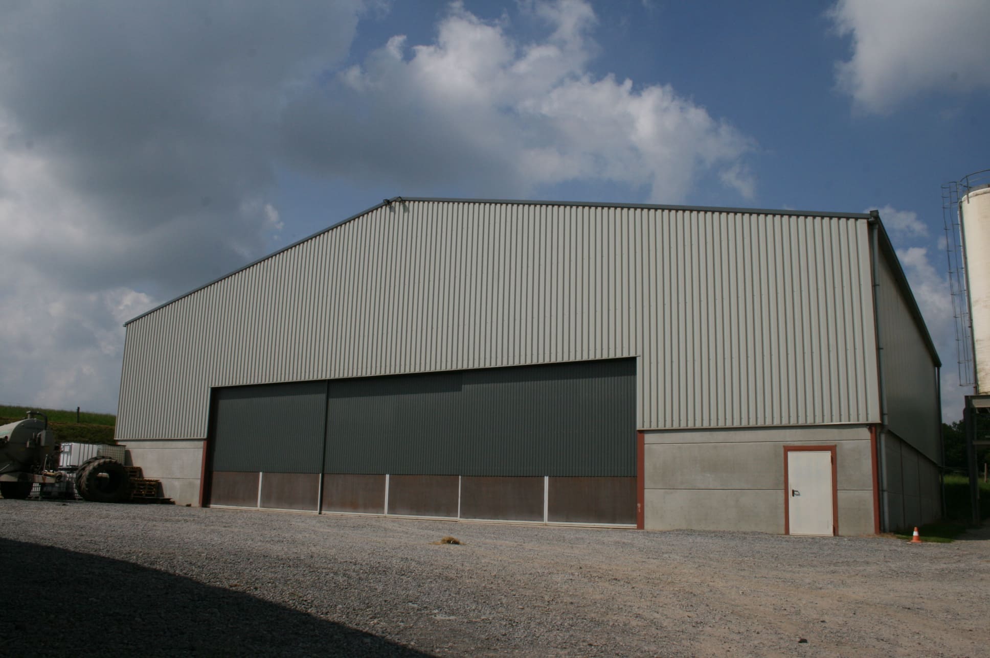Grand hangar de stockage Taserag pour le matériel agricole